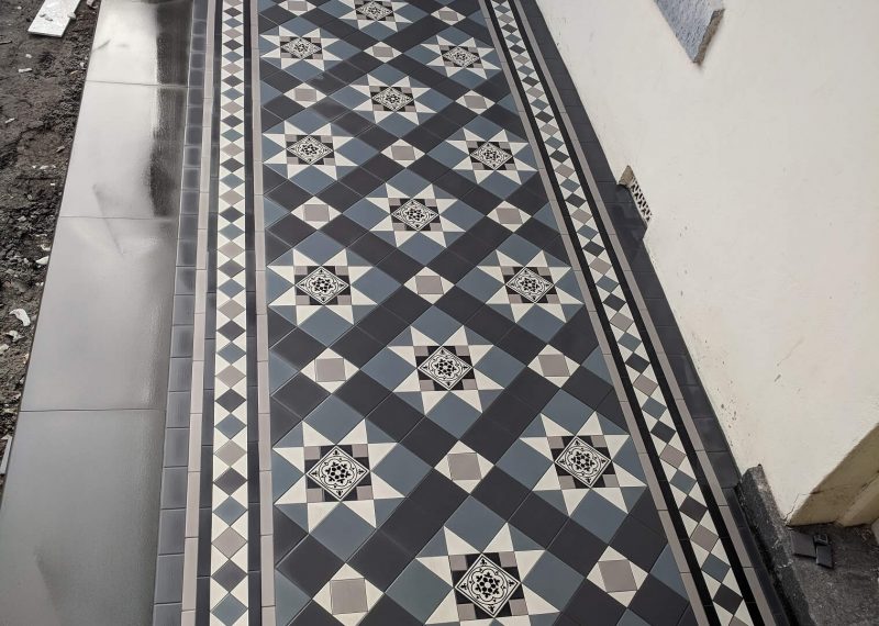 Attractive look of Sally Pattern and Norwood Border